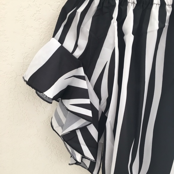 NEW! 🖤 "Dahlia" Off the Shoulder Striped Blouse - Picture 6 of 8